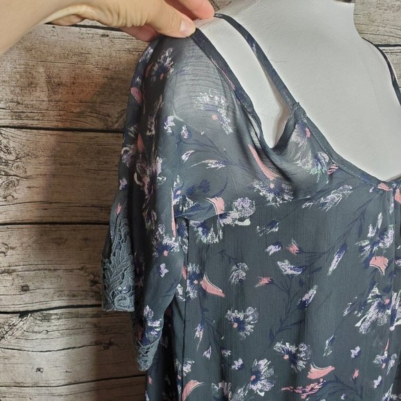 Maurices Chiffon Cold shoulder floral dress size small - Picture 2 of 8